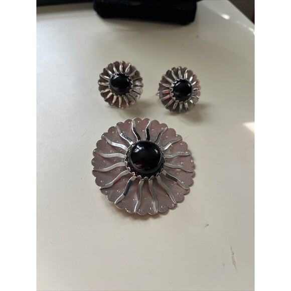 Sarah Coventry Vintage Black Beauty Silver Black Brooch Earrings Jewelry Set - Picture 2 of 5